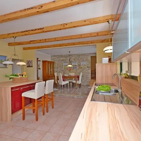 Feriehus House Stone&olive Marina