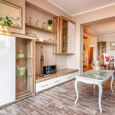 House Stone&olive Semesterbostad Marina