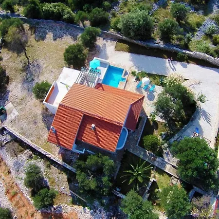 Feriehus House Stone&olive *