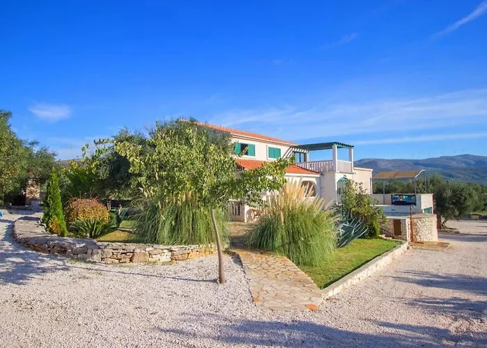 Feriehus House Stone&olive *