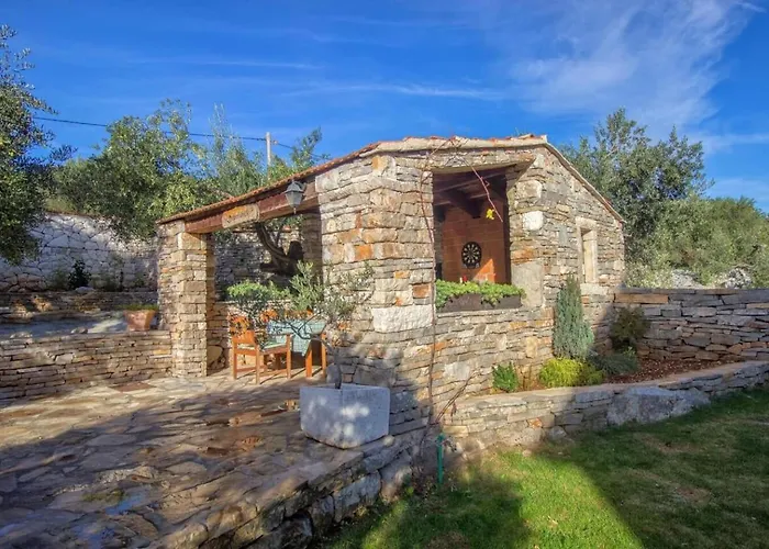 House Stone&olive * Marina