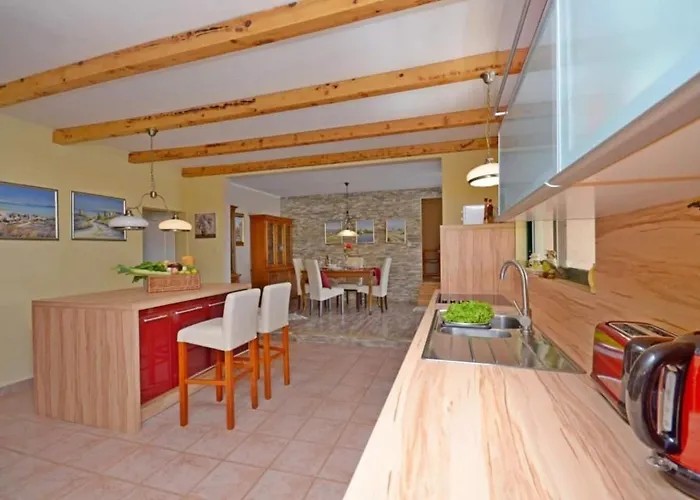 Feriehus House Stone&olive Marina