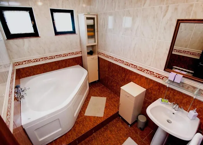 Feriehus House Stone&olive *