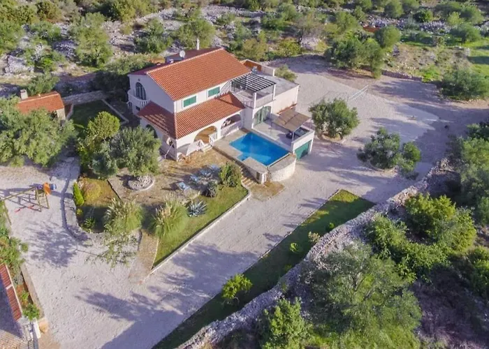 Feriehus House Stone&olive Marina