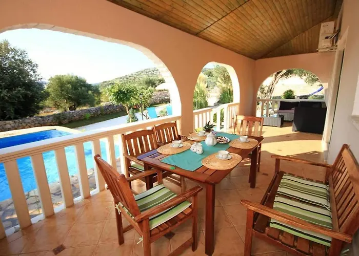 House Stone&olive * Marina