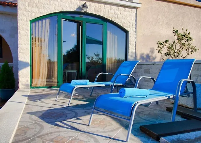 Feriehus House Stone&olive Marina