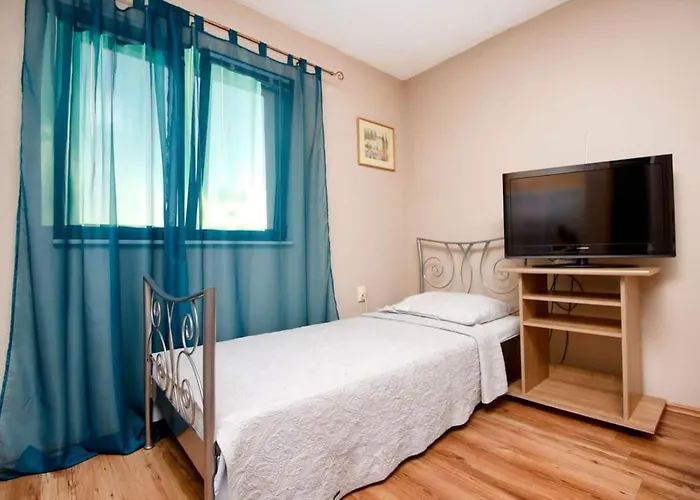 Feriehus House Stone&olive Marina